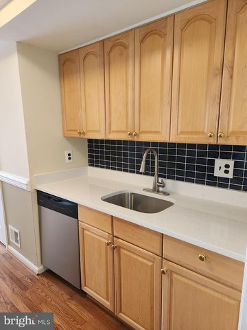 5422 LONG BOAT CT, Fairfax, VA 22032