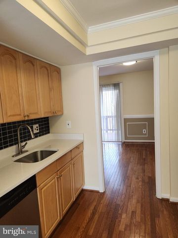 5422 LONG BOAT CT, Fairfax, VA 22032