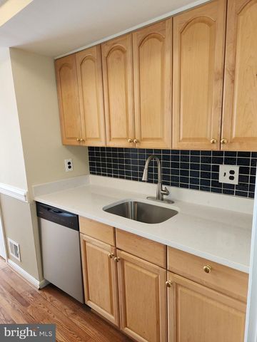 5422 LONG BOAT CT, Fairfax, VA 22032