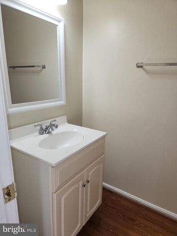 5422 LONG BOAT CT, Fairfax, VA 22032