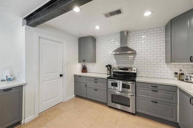 5710 Avenue T, Galveston, TX 77551