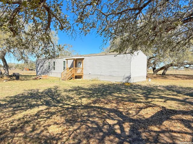 228 County Road 7711, Devine, TX 78016