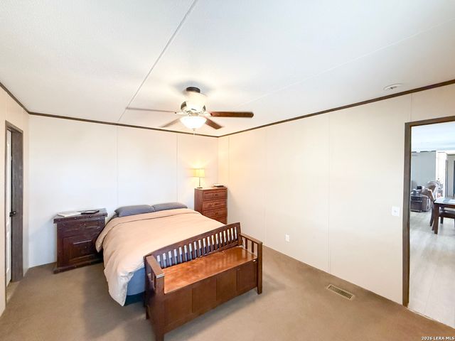 228 County Road 7711, Devine, TX 78016