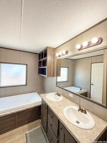 228 County Road 7711, Devine, TX 78016