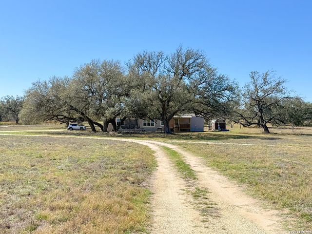 228 County Road 7711, Devine, TX 78016