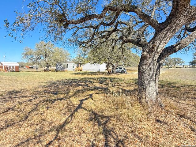 228 County Road 7711, Devine, TX 78016