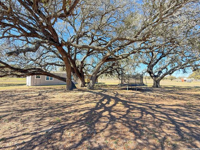 228 County Road 7711, Devine, TX 78016