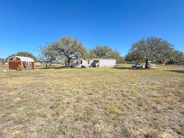 228 County Road 7711, Devine, TX 78016