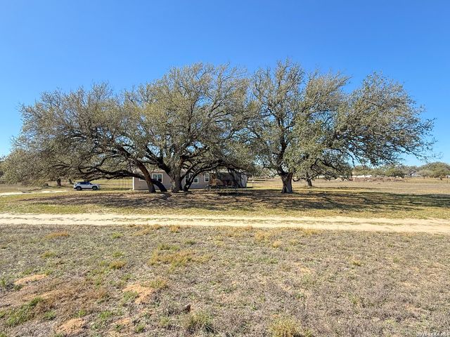 228 County Road 7711, Devine, TX 78016