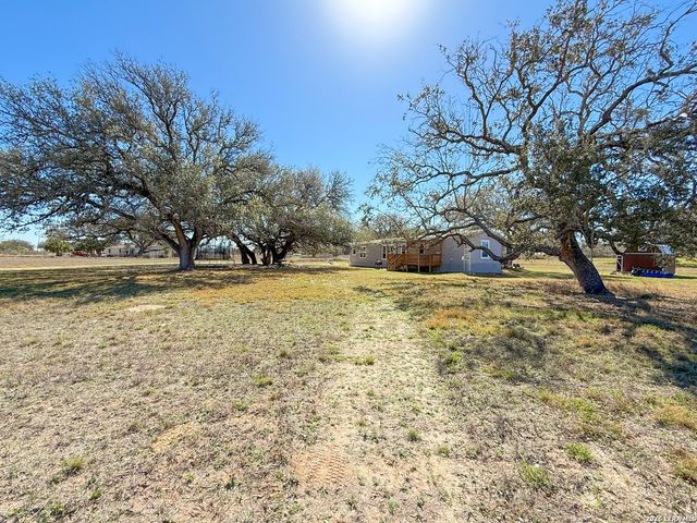 228 County Road 7711, Devine, TX 78016