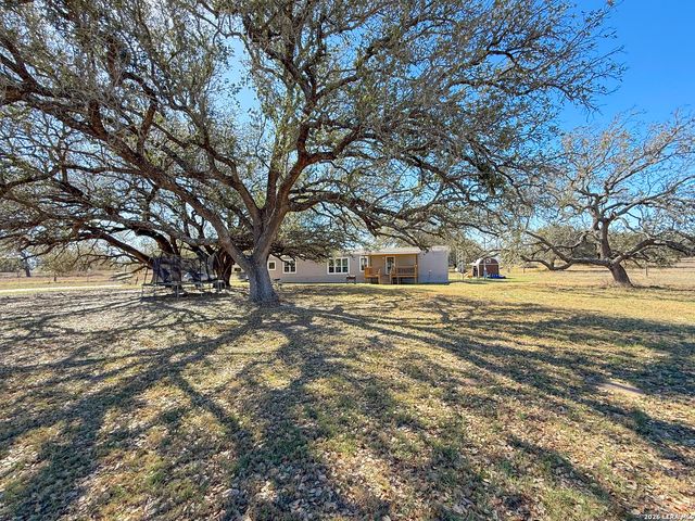 228 County Road 7711, Devine, TX 78016