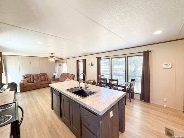 228 County Road 7711, Devine, TX 78016