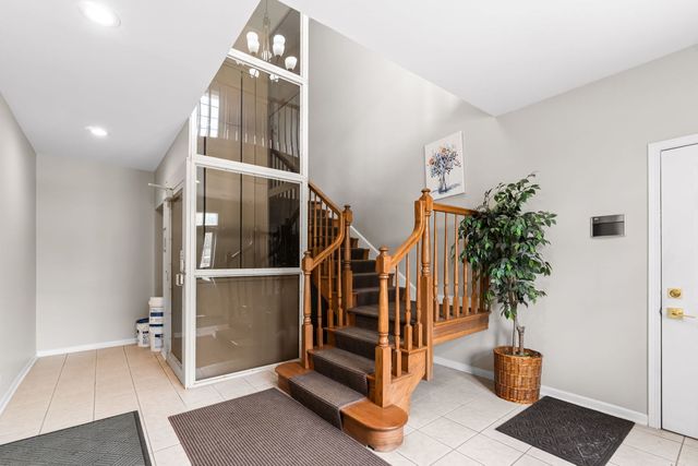 1025 W Wise Road 200, Schaumburg, IL 60193