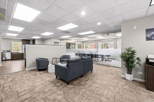 1025 W Wise Road 200, Schaumburg, IL 60193