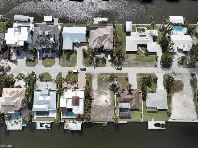 227 Channel DR, Naples, FL 34108