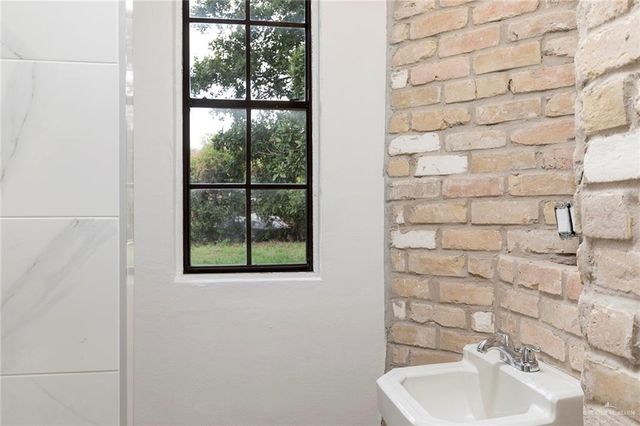 502 N 11th Street, Mcallen, TX 78501