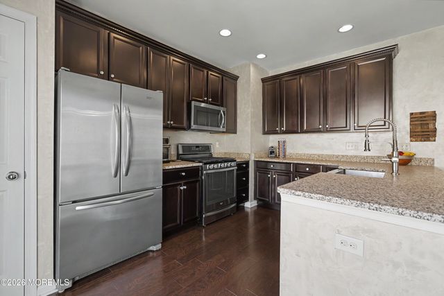 117 Beacon Lane, Eatontown, NJ 07724