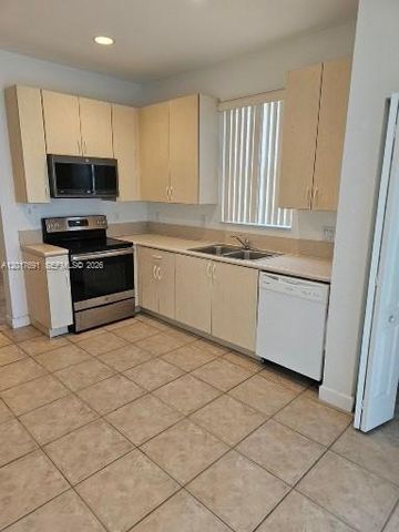 2160 NE 37th Rd, Homestead, FL 33033