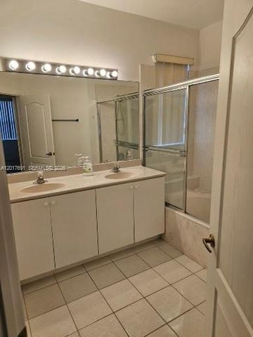 2160 NE 37th Rd, Homestead, FL 33033