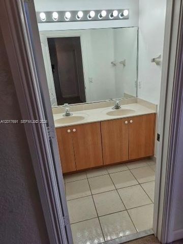 2160 NE 37th Rd, Homestead, FL 33033