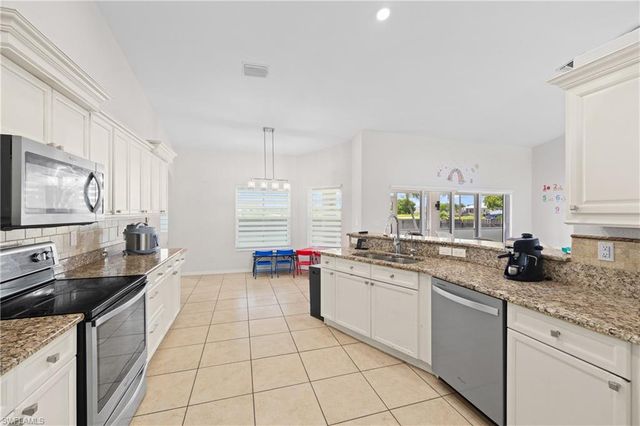 1834 NW 7th PL, Cape Coral, FL 33993
