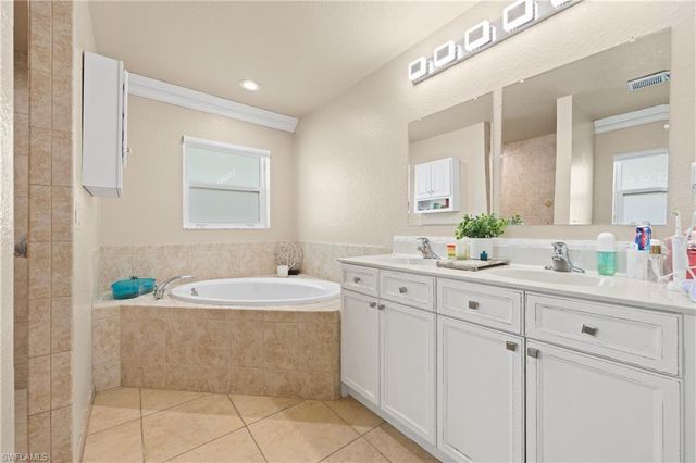 1834 NW 7th PL, Cape Coral, FL 33993