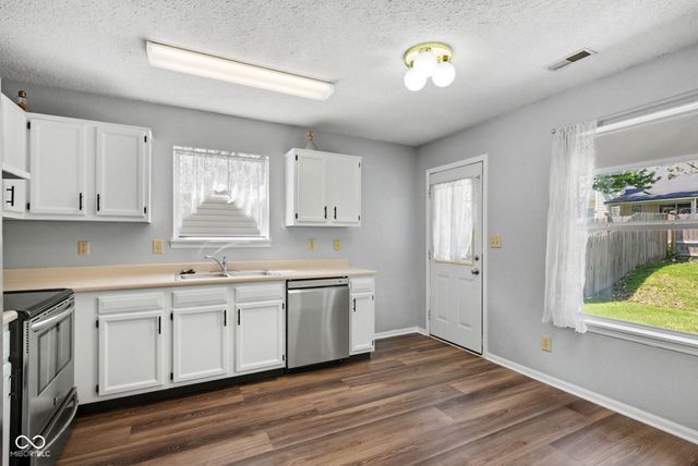 2324 Historic Oaks Boulevard, Indianapolis, IN 46214