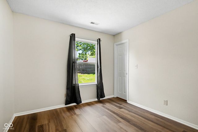2324 Historic Oaks Boulevard, Indianapolis, IN 46214