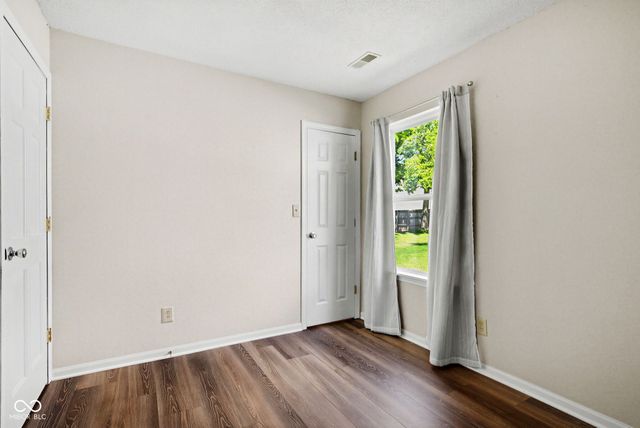 2324 Historic Oaks Boulevard, Indianapolis, IN 46214