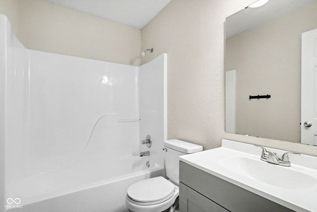 2324 Historic Oaks Boulevard, Indianapolis, IN 46214