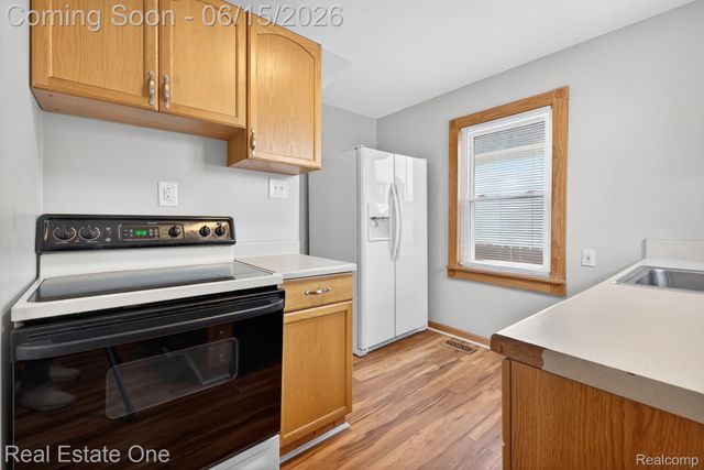 466 Spruce Street, Wyandotte, MI 48192