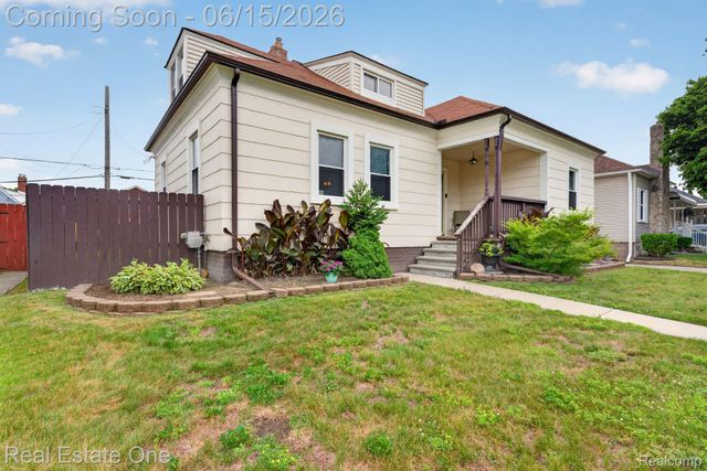 466 Spruce Street, Wyandotte, MI 48192