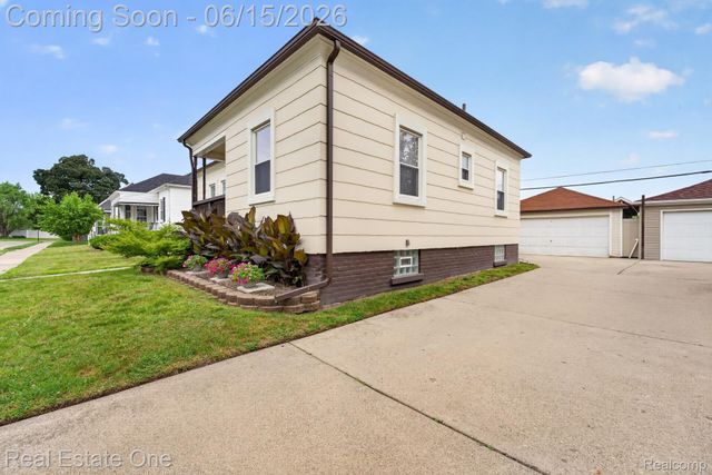 466 Spruce Street, Wyandotte, MI 48192
