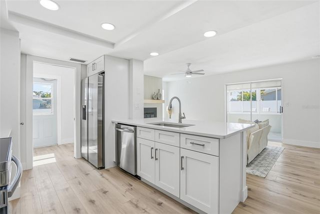 5708 BAYSHORE DRIVE, Seminole, FL 33772