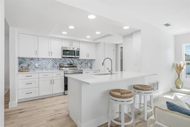 5708 BAYSHORE DRIVE, Seminole, FL 33772