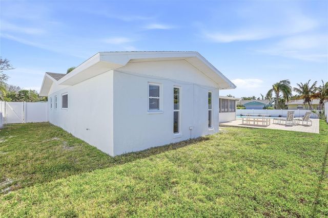 5708 BAYSHORE DRIVE, Seminole, FL 33772