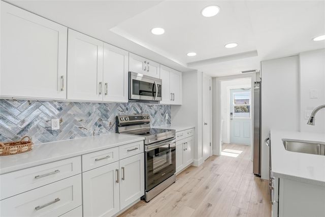 5708 BAYSHORE DRIVE, Seminole, FL 33772