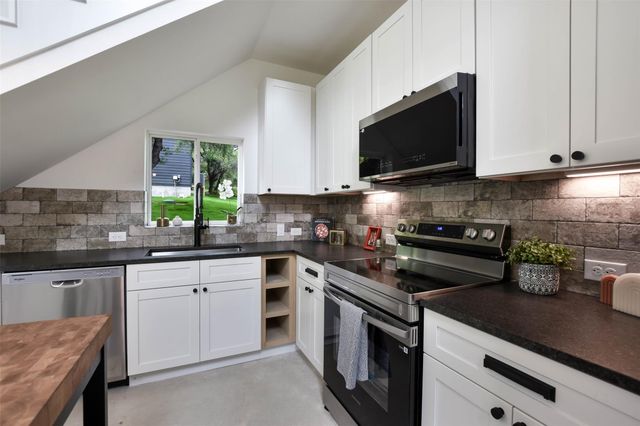 10901 W Lakeview DR, Jonestown, TX 78645