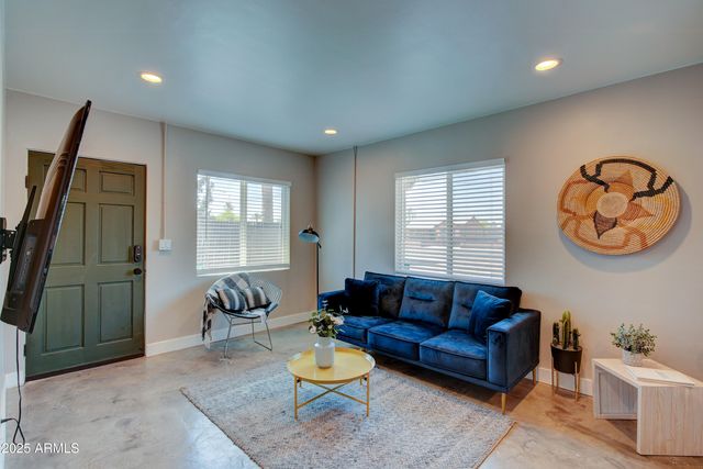 939 E TURNEY Avenue, Phoenix, AZ 85014