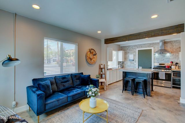 939 E TURNEY Avenue, Phoenix, AZ 85014