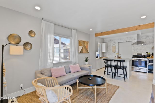 939 E TURNEY Avenue, Phoenix, AZ 85014