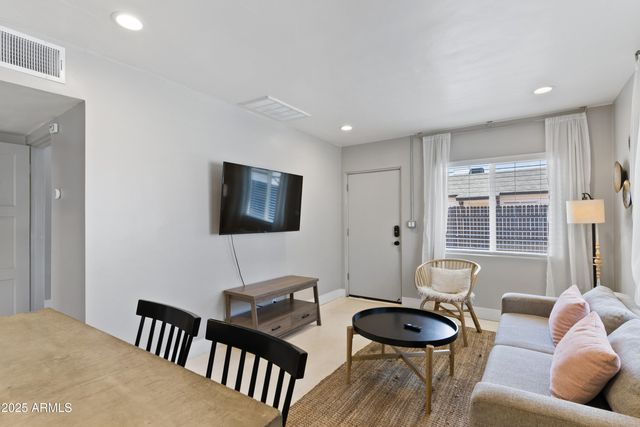 939 E TURNEY Avenue, Phoenix, AZ 85014