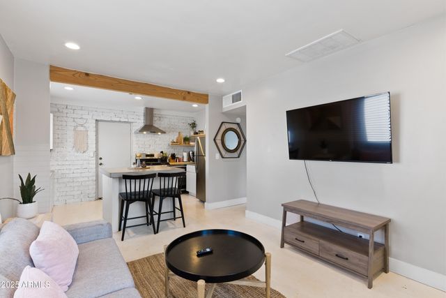 939 E TURNEY Avenue, Phoenix, AZ 85014