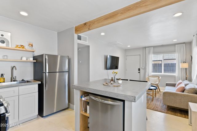 939 E TURNEY Avenue, Phoenix, AZ 85014