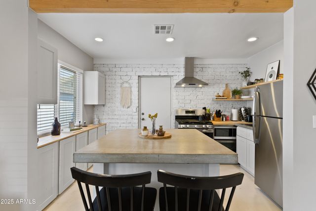 939 E TURNEY Avenue, Phoenix, AZ 85014