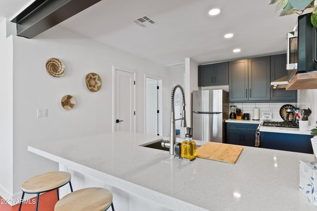 939 E TURNEY Avenue, Phoenix, AZ 85014