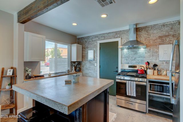 939 E TURNEY Avenue, Phoenix, AZ 85014