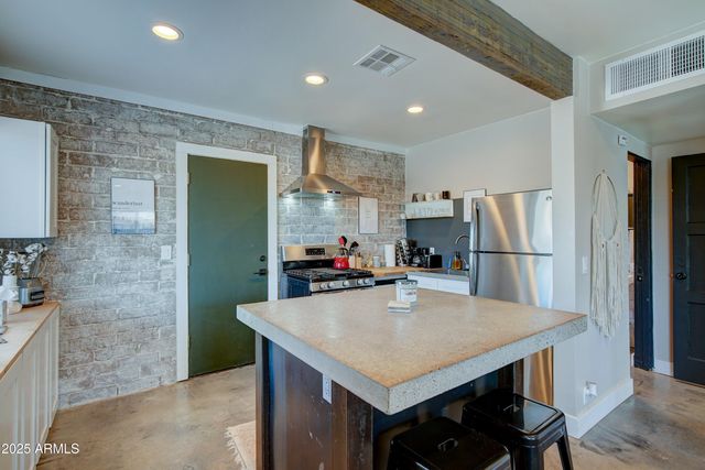 939 E TURNEY Avenue, Phoenix, AZ 85014