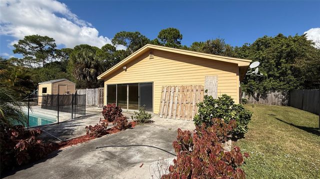 354 Baysinger Ave, Fort Pierce, FL 34982