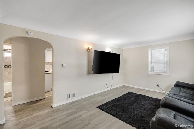 633 Waldman Avenue, Flint, MI 48507